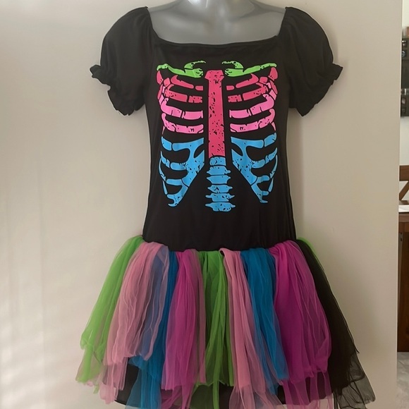 Girl’s Costume - Picture 1 of 11